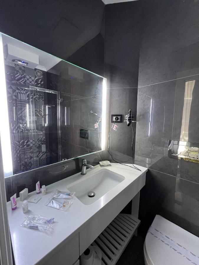 Relais Piazza Vittoria Bed & Breakfast Napoli Bagian luar foto