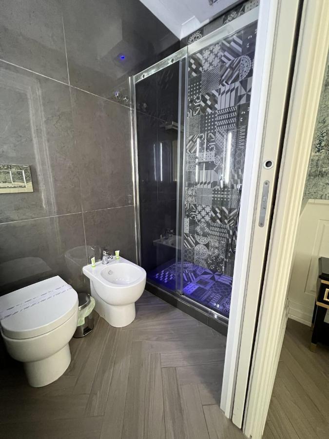 Relais Piazza Vittoria Bed & Breakfast Napoli Bagian luar foto