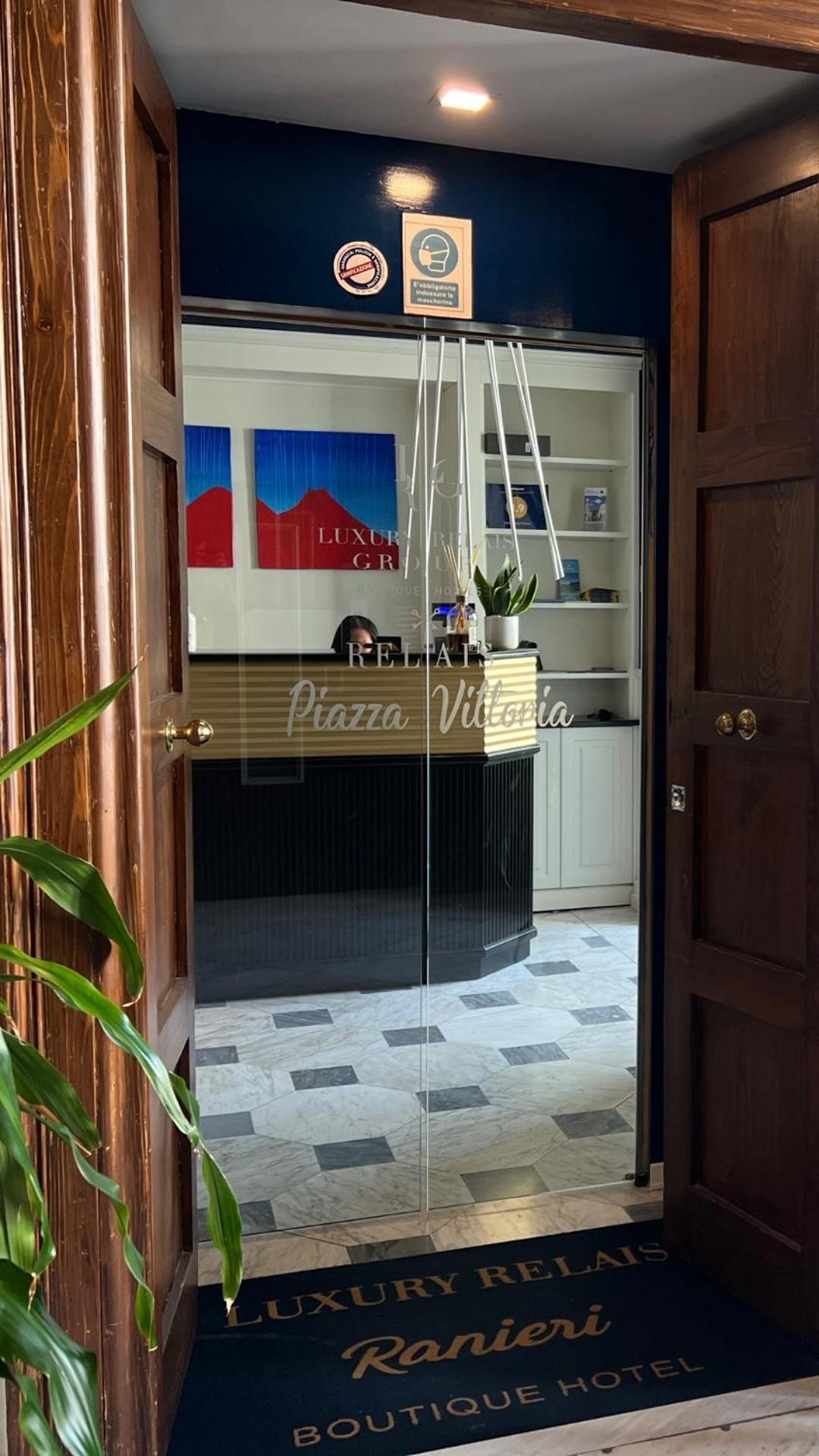 Relais Piazza Vittoria Bed & Breakfast Napoli Bagian luar foto